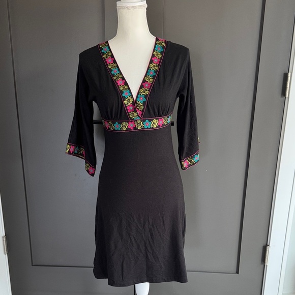 Rave Women’s Black Mini Dress with Floral Embroidery Size XS - Picture 1 of 9